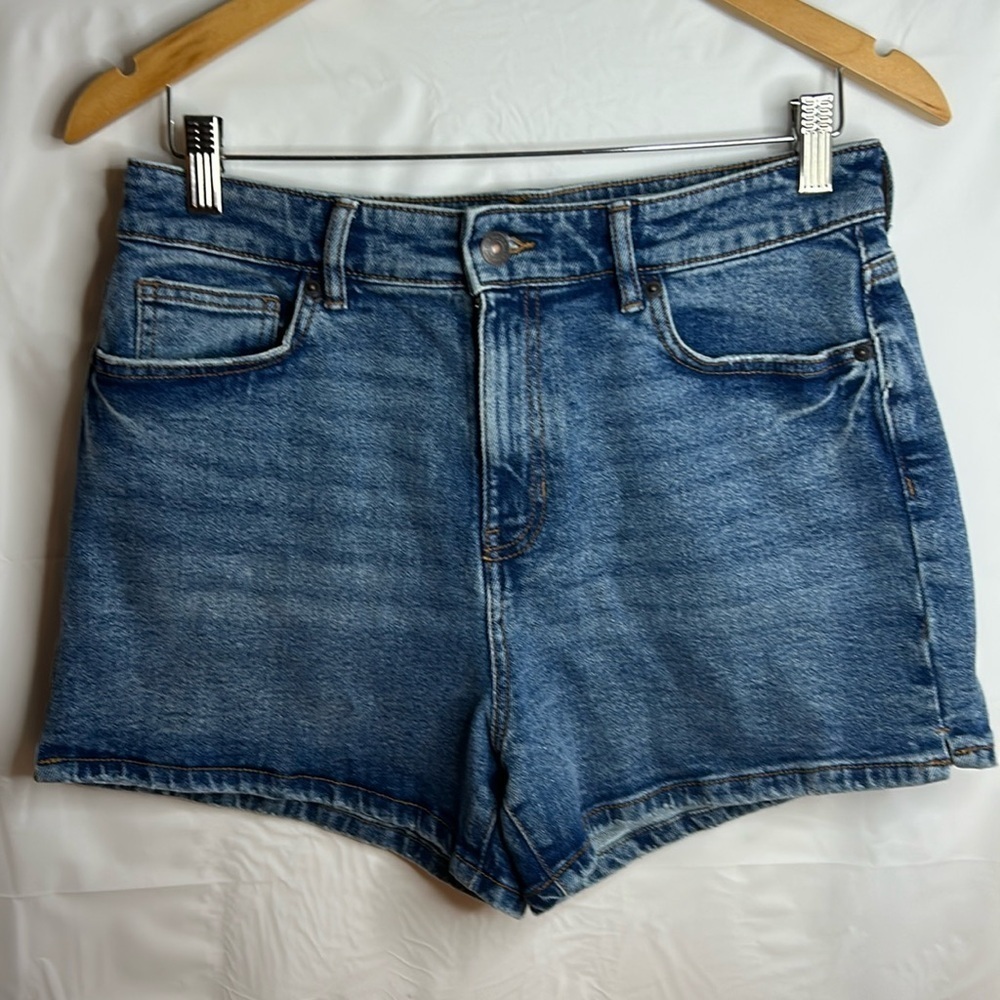 Joe Fresh Jean shorts women’s size 29 denim mom jeans shorts high rise